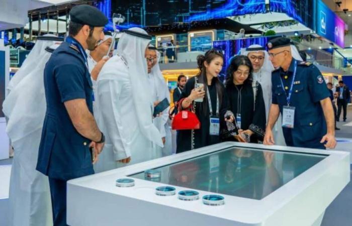 “جمارك أبوظبي” تكسر حاجز اللغة في “جيتكس جلوبال 2025” بمترجم جمركي ذكي يدعم 90 لغة