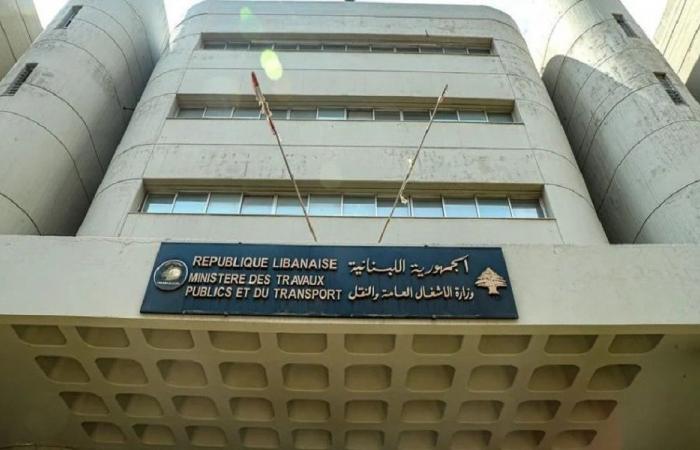 “الأشغال”: أعمال لتركيب عواكس ضوئية على الطريق الدولية
