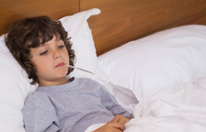 ارتفاع الحرارة عند الأطفال.. إشارات تنذر بخطر يجب الانتباه لها