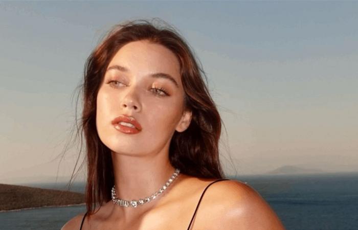 تصغره بـ 24 عاماً.. بسبب بطلة "الطائر الرفراف" نجم تركي شهير يخضع للتجميل! (صورة)