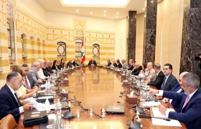 اتصالات بين الرؤساء الثلاثة لتحييد جلسة الحكومة عن الانقسام