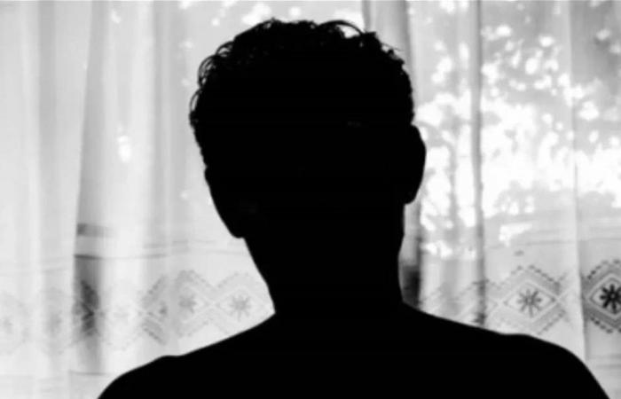 انهار وفقد السيطرة على نفسه.. فنان يكشف خيانة حبيبته له مع مطرب شهير! (فيديو)