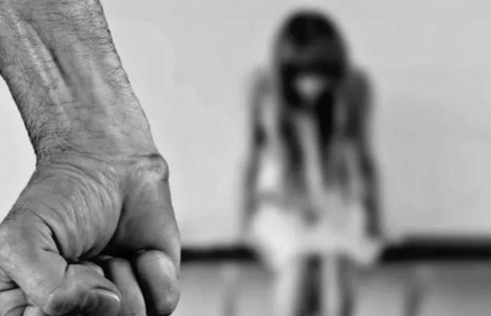 ممثلة شابة تهزّ الوسط الفني.. اتهمت نجمًا بارزًا بالاغتصاب