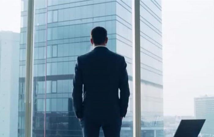 جريمة مروعة في دولة عربية.. رجل أعمال شهير يُقتل بعد بث مباشر للجاني!