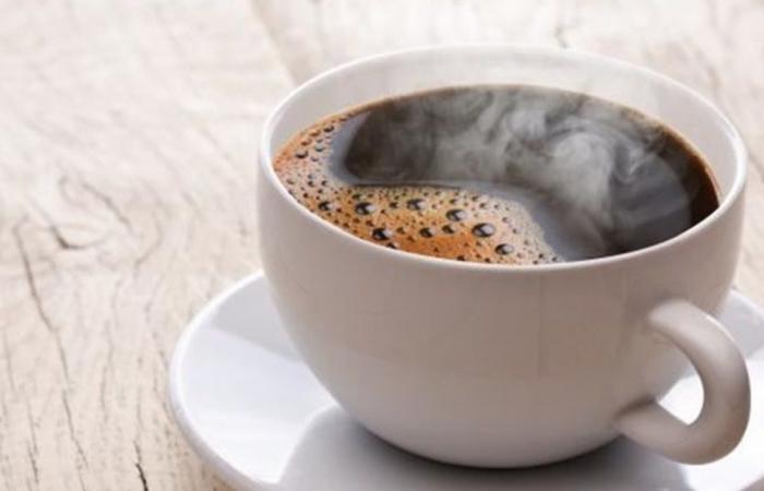 كيف يخفف الكافيين الصداع… ومتى يصبح سبباً له؟