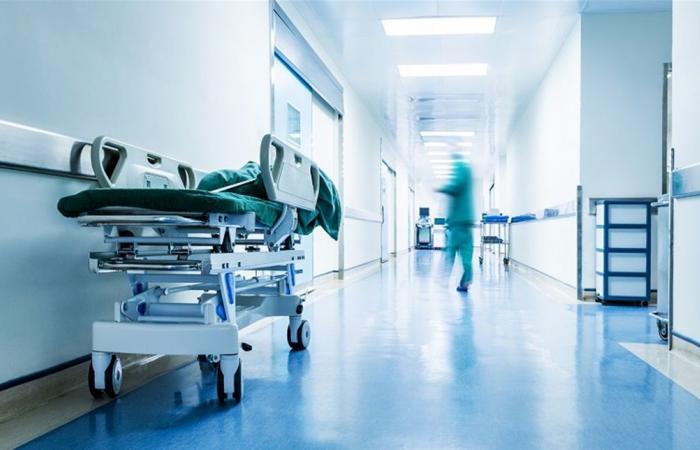 قلبه توقف أكثر من مرة ويُعاني من نزيف في المخ.. تدهور الحالة الصحية للمطرب الشهير (صورة)