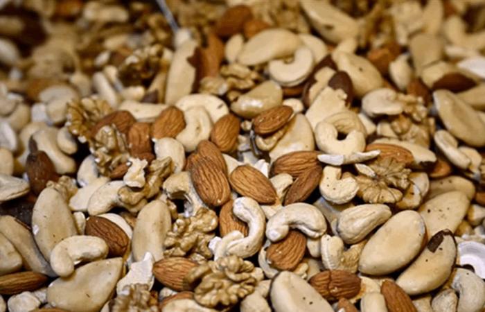 أيهما الأفضل لصحتك.. المكسرات النيئة أم المحمصة؟