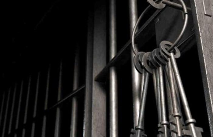 يمتلك سيارات فاخرة والعديد من العقارات... الحكم على إعلاميّ بارز بالسجن