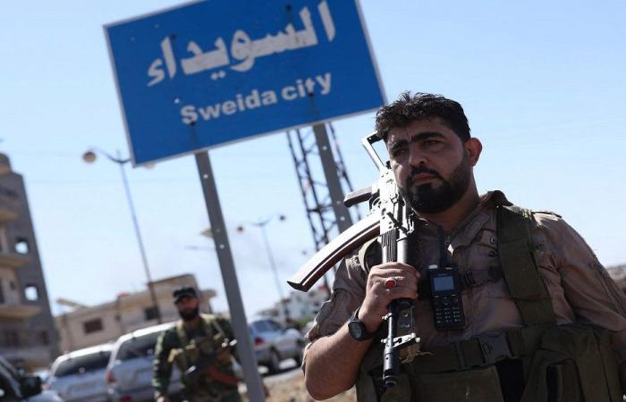 اشتباكات متقطعة بين الأمن السوري وفصائل من السويداء