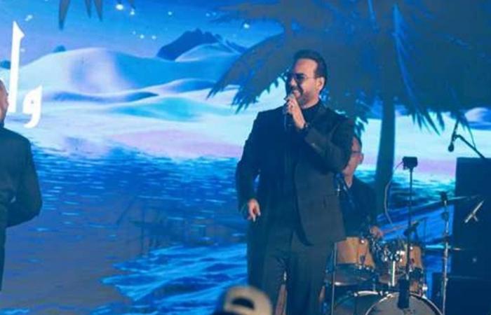 غضب وغادر فجأة المسرح.. هذا ما حصل مع فنان لبناني شهير خلال حفل رأس السنة (فيديو)