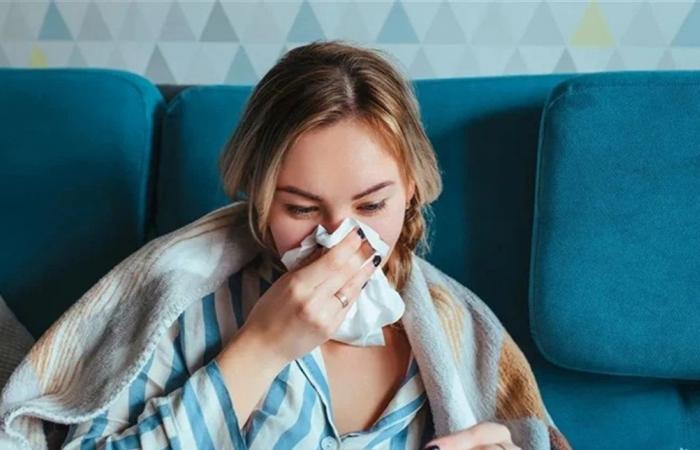 هل يجب تجويع المصاب بالحمّى وإطعام مريض الزكام؟