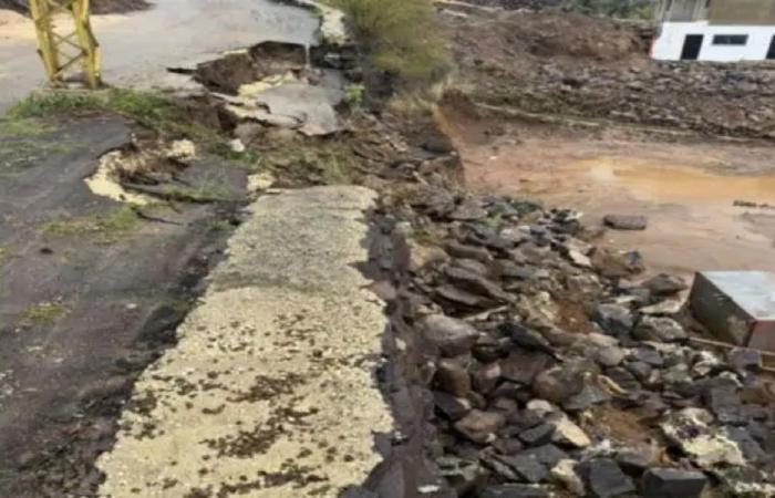 سقوط حائط على طريق عام!