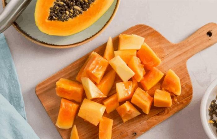 هل يُنصح بتناول فاكهة "البابايا" ليلاً؟