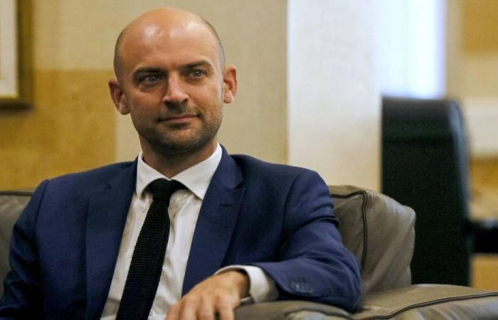 بارو إلى لبنان… ولا لقاء مع “الحزب”