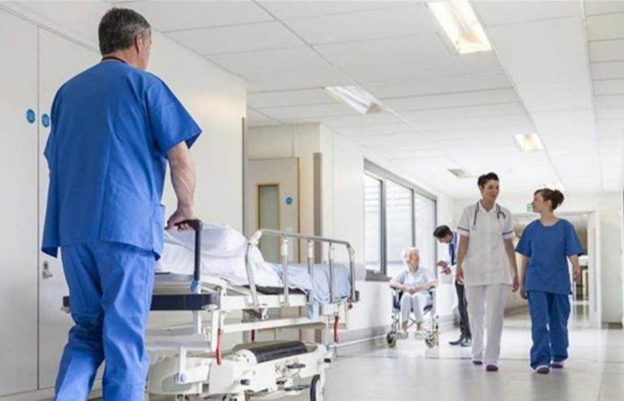 تعثرت ووقعت في الشارع.. فنانة شهيرة تعرّضت لحاث أدى لكسر في مفصلها (صورة)