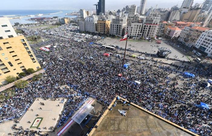 السفير الأسترالي وضع إكليلاً على ضريح الحريري