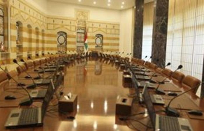 !بالفيديو: سيارة تقتحم متجرًا في البرج الشمالي