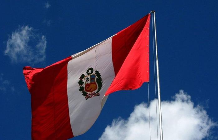 برلمان البيرو يعزل الرئيس بالوكالة خوسيه جيري