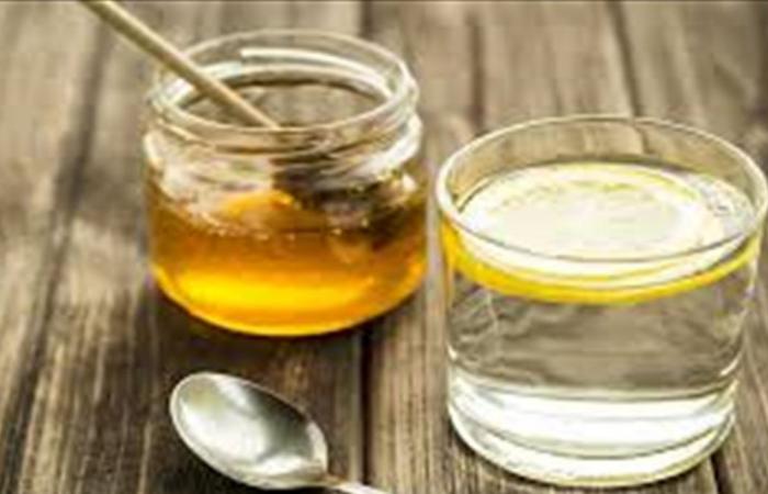 اكتشف فوائد الماء الدافئ بالليمون والعسل على الجسم