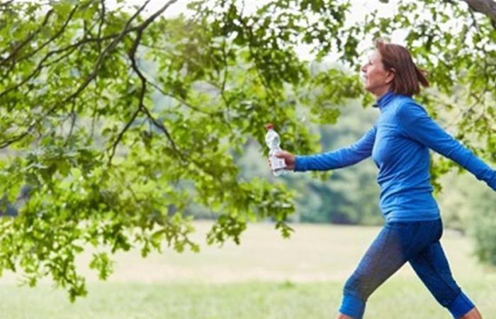 30 دقيقة من المشي… عادة بسيطة بفوائد كبيرة