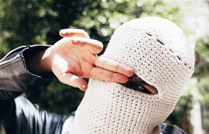 وأخيراً كشف لغز "توواليت ".. معلومات عن المغني صاحب القناع الذي أثار فضول الجمهور (صورة)