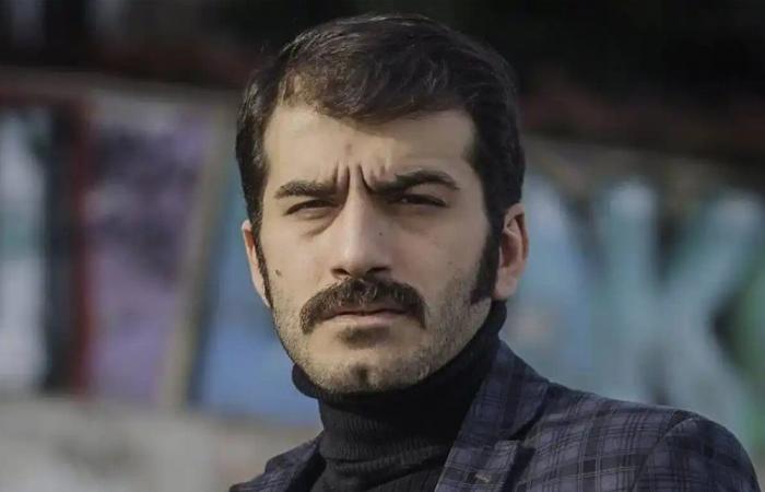 ممثل تركيّ شهير... هذا ما فعله بنساء خلال مسيرة