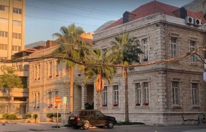 اقفال الطريق واخلاء مقابل بلدية جونية بعد اتصال تحذيري