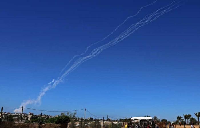 إصابتان في وسط إسرائيل إثر سقوط شظايا