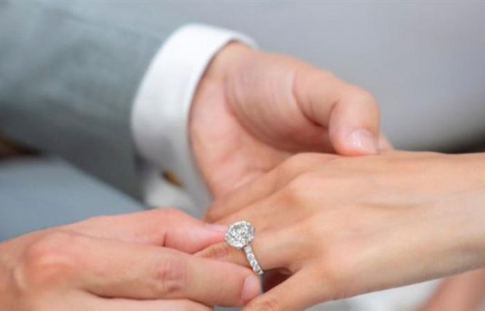 بسبب الحرب في لبنان... مُؤثّرة شهيرة تُلغي خطوبتها من حبيبها اللبنانيّ (فيديو)