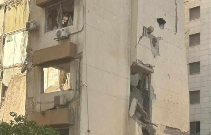 هدم مبنى تعّرض لغارة في تلة الخياط 