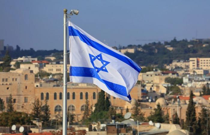 اسرائيل: “الحزب” أطلق 30 صاروخا