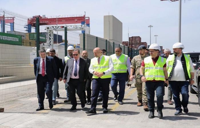 بالصور: السفير البريطاني يطلع على أوضاع مرفأ بيروت