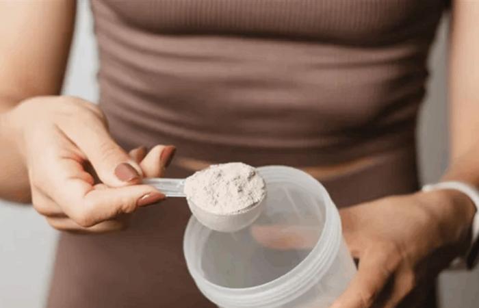 ليس للعضلات فقط.. الكرياتين "حليف خفي" لعظام النساء وذاكرتهن بعد الخمسين