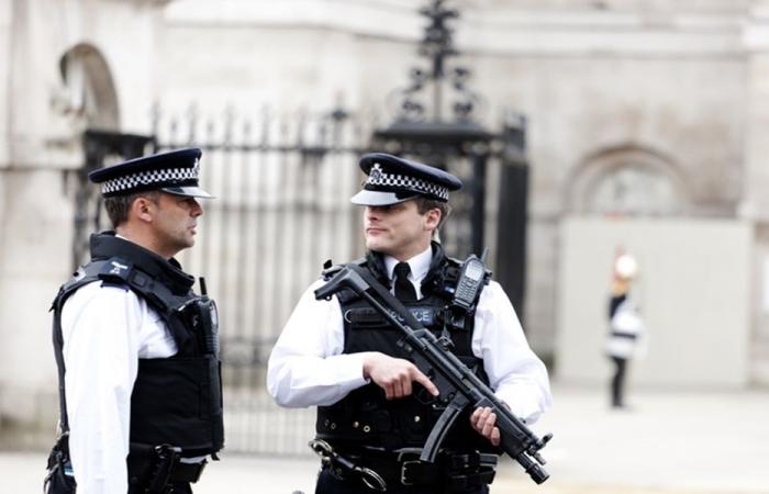 الشرطة البريطانية تعتقل رجلا بعد طعن اثنين
