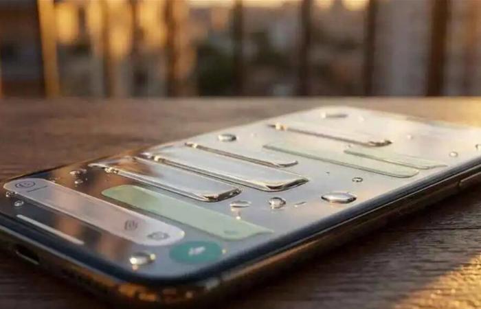 مستوحى من "أبل".. "واتساب" يودّع التصميم التقليديّ لصالح "الزجاج السائل"