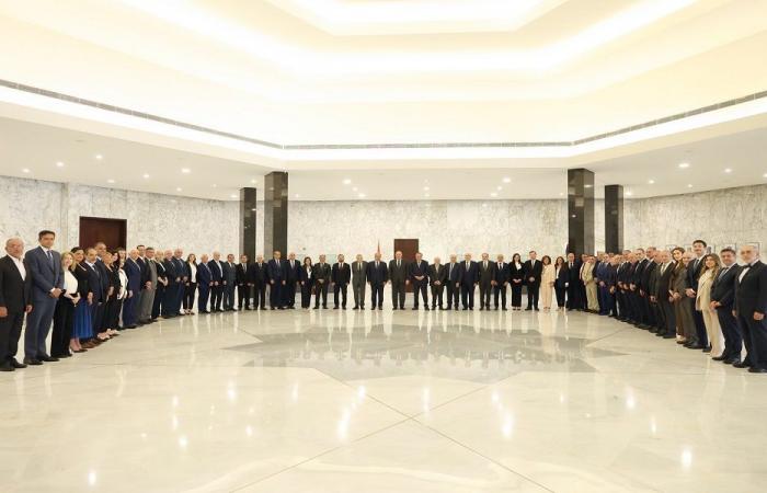عون: آمل أن تنتهي الأزمة وتنتهي معها معاناة اللبنانيين