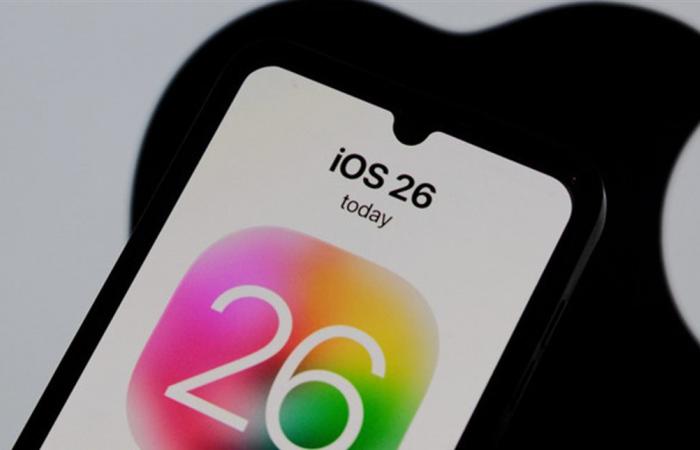 أجهزة آيفون التي تعمل بنظام "iOS 26" تواجه مشكلة!