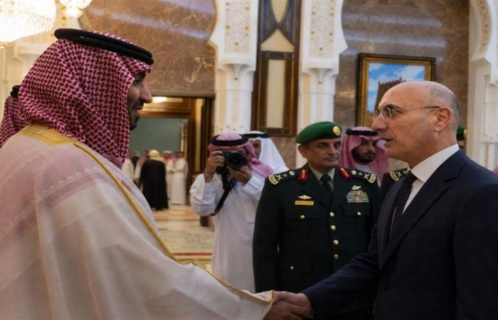 خلال لقاء مع بن سلمان.. الحجار يشيد بجهود السعودية!