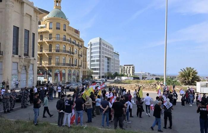 بالصور: تجمع احتجاجي “خجول” لمناصري “الحزب” بوسط بيروت