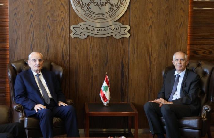 منسى بحث وماغرو في المفاوضات لإنهاء الحرب