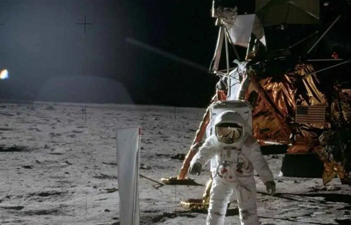 هاتفك في الجيب.. أقوى بألفِ مرة من كمبيوتر القمر