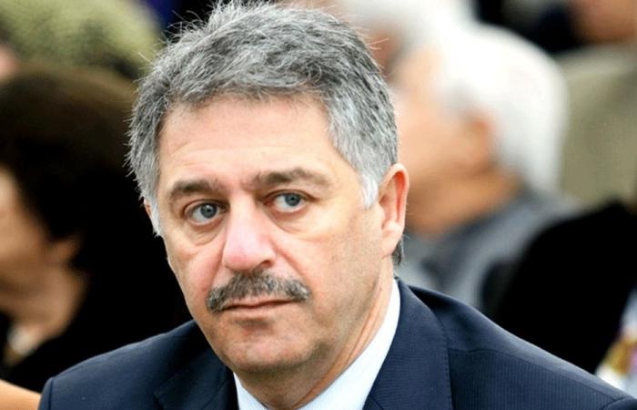 نقل السفير الفلسطيني السابق أشرف دبور إلى المستشفى
