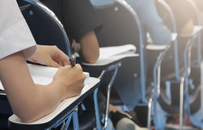 تأجيل الامتحانات الرسمية للطلبات الحرة