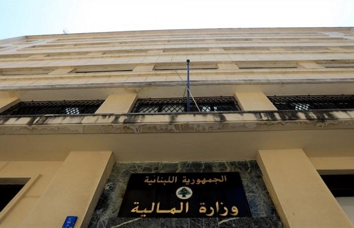 تضرر مبنى “المالية” بالنبطية جراء القصف! (فيديو)
