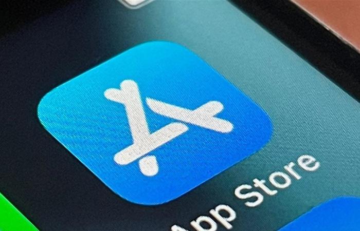 لماذا قرر رئيس متجر تطبيقات أبل التنحي؟