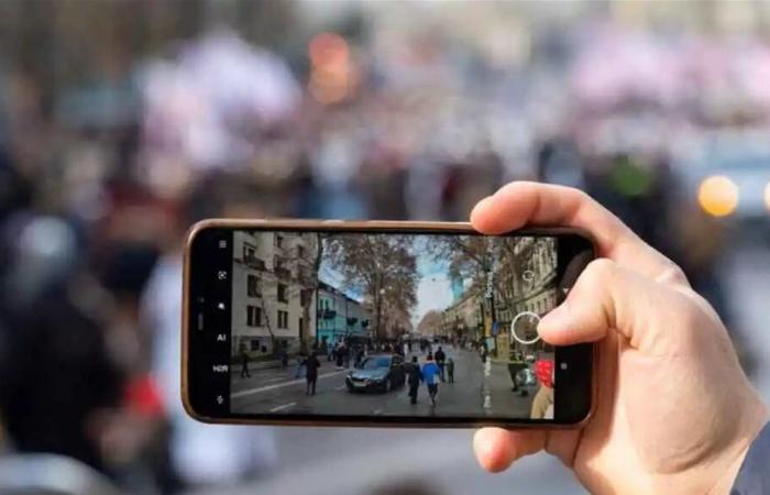 كيف تلاحقك كاميرات الهواتف والمراقبة في الأماكن العامة؟