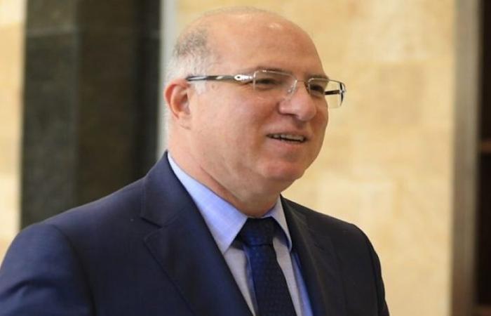 وزير العمل يحذّر من صفحة وهمية على “فيسبوك”