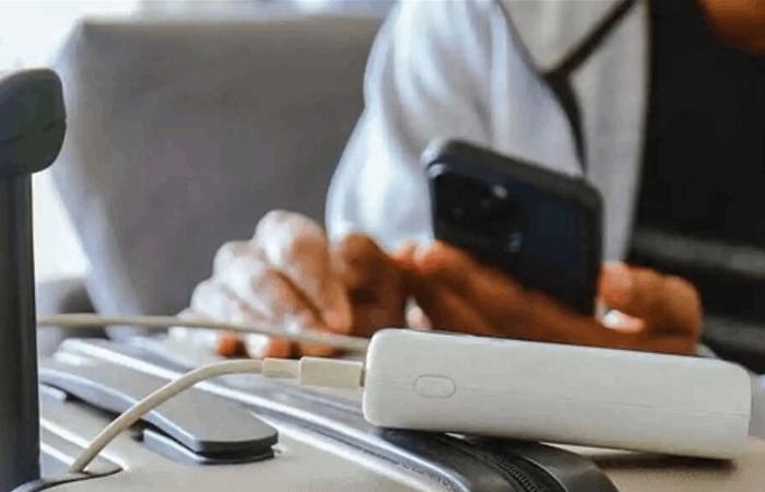 هل تحمل Power Bank في حقيبتك؟ قواعد الطيران تتشدد