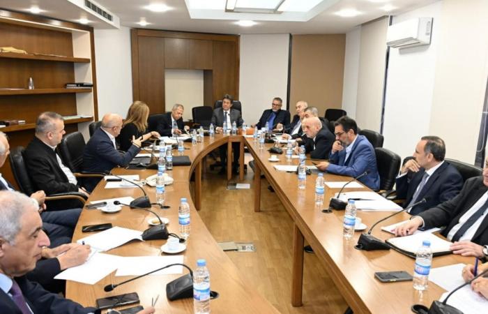 لجنة المال تطلب توضيحات حول اعتماد لدعم السائقين العموميين