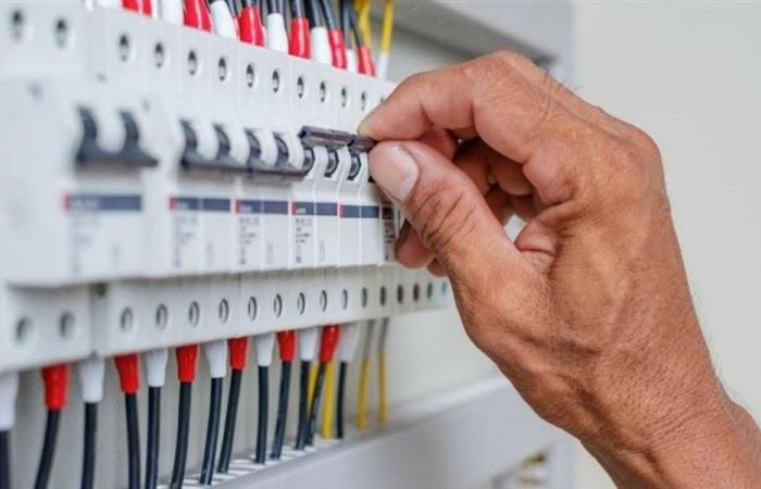 “الطاقة” باشرت بمشروع إنارة الطريق العام بين صيدا وجزّين